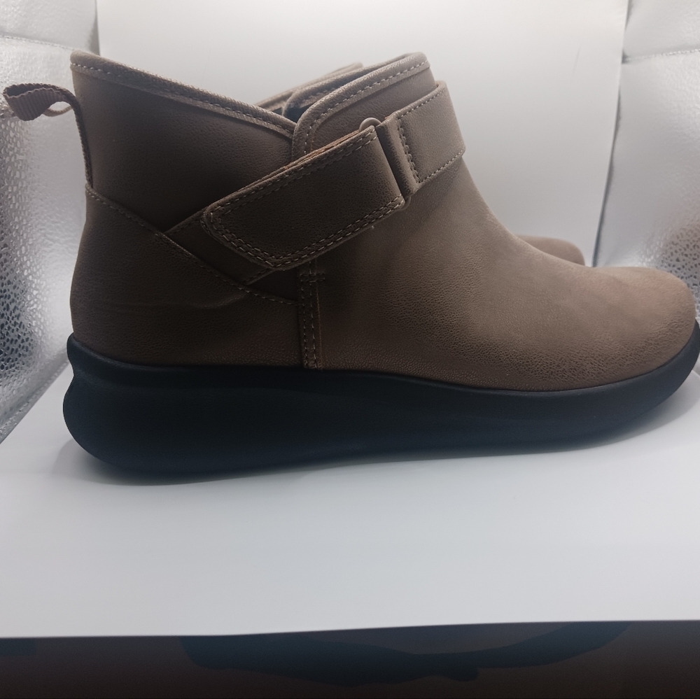 Cloudsteppers By Clark Size 8.5 Grayish